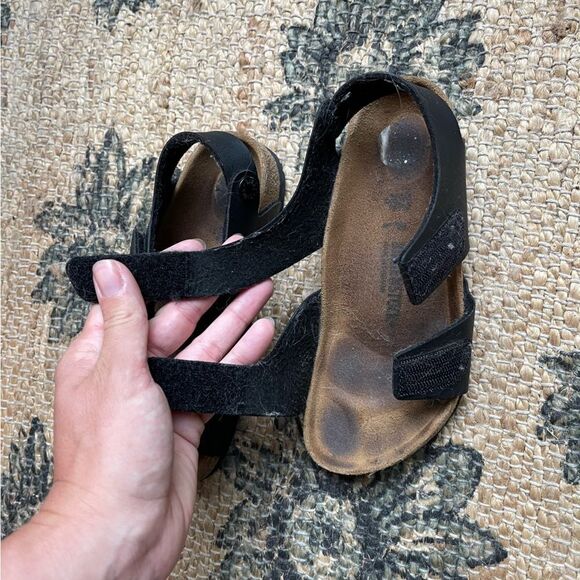 Kids Birkenstock Black Sandals size 32- youth 1 - Picture 5 of 6